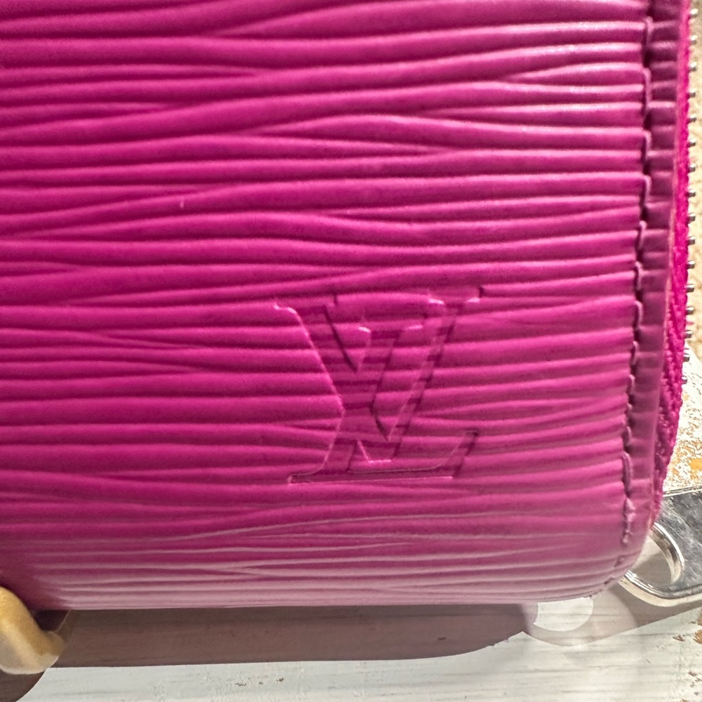 Louis Vuitton Fuchsia Wallet - Picture 4 of 13